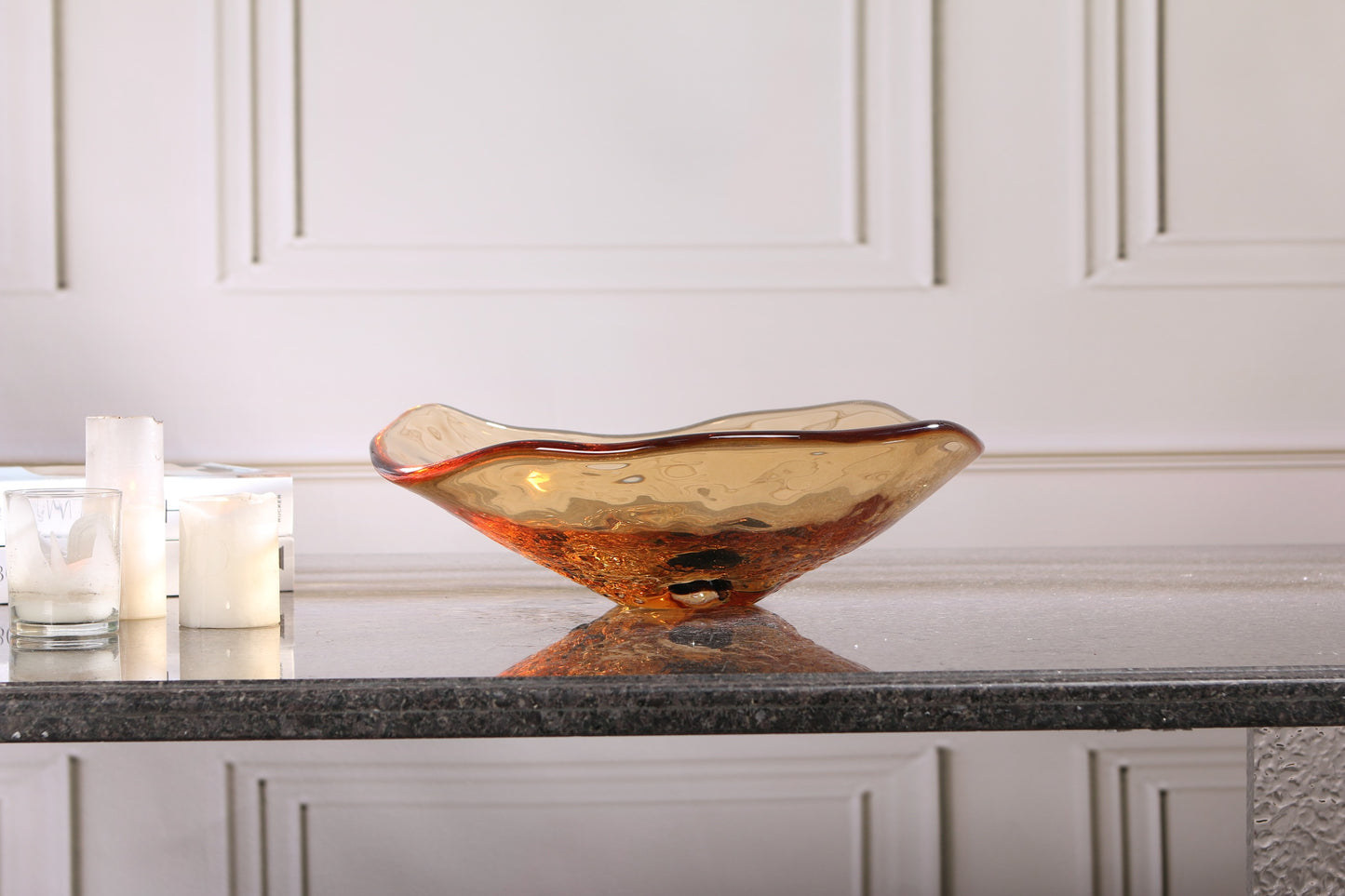 LIGHT YELLOW HAND-MADE GLASS FRUIT PLATE