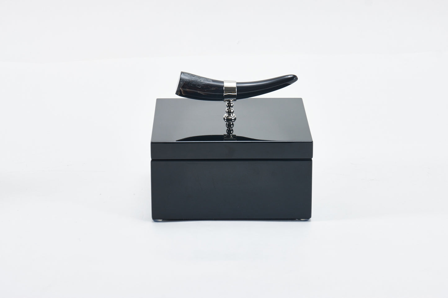 BLACK MDF & HORN SQUARE BOX WITH HORN HANDLE