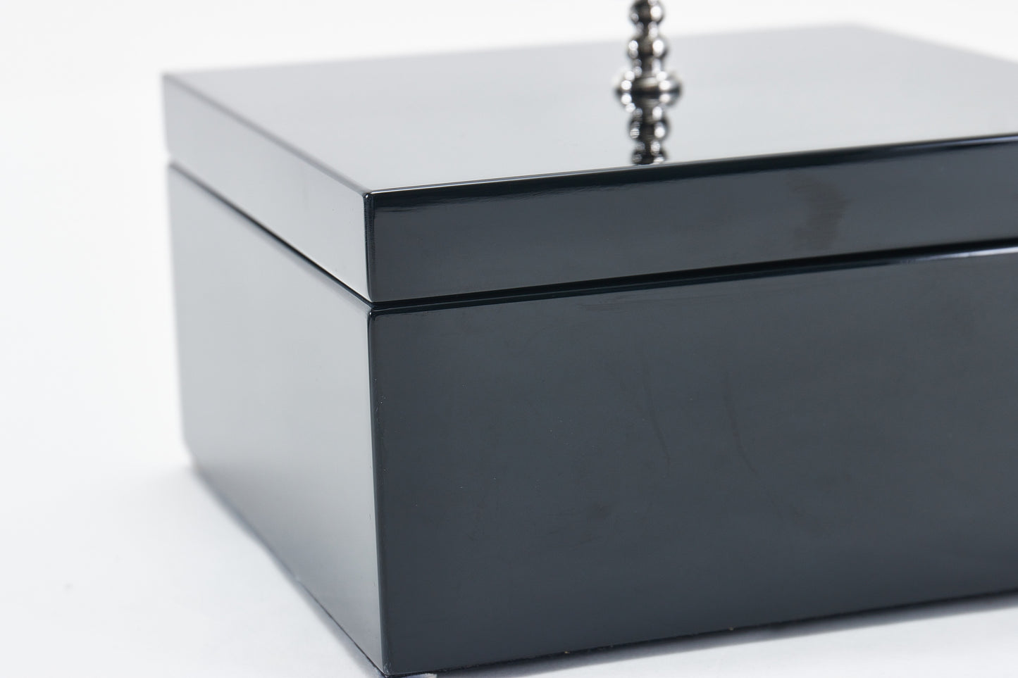 BLACK MDF & HORN SQUARE BOX WITH HORN HANDLE